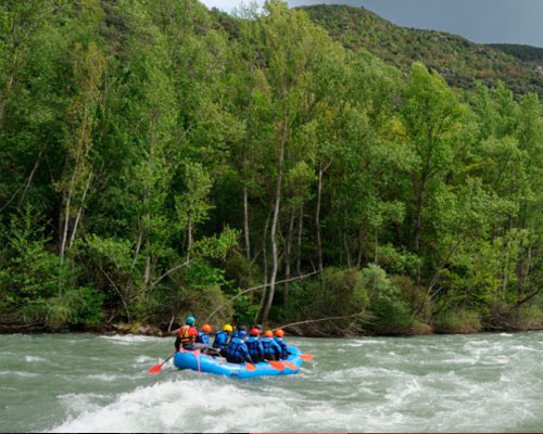 actividades en pirineos rafting en rio con el colladito