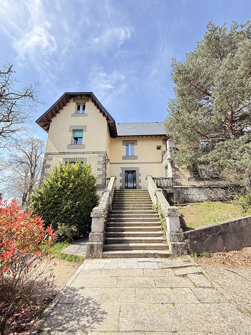 Fachada albergue Cercedilla Madrid